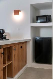 Luxurious Santorini Masionette Villa 1 Bedroom Astounding Caldera Sea Views & Private Outdoor Hot Tub Fira - Fira - 9