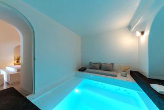 Luxury Grand Santorini Villa 3 Bedrooms Unforgettable Caldera Sea Views & Outdoor Hot Tub Fira - Fira - 7