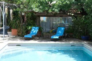 jolie location, maison avec piscine et joli jardin fleuri, à oppède dans le luberon en provence – 6 personnes - 8
