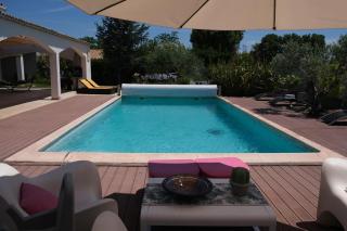 pleasant one-level villa with private pool in the thor village, close to l'isle sur la sorgue - 6 persons - 7