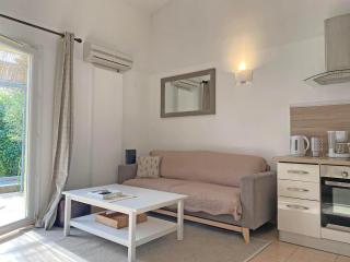 pleasant gîte, with collective heated swimming pool, in the heart of the alpilles in mouriès, 4/6 people. - 1