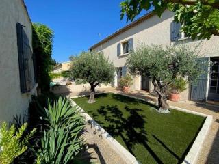 authentic provencal mas with pool, in the countryside of the village of sénas, close to the luberon and the alpilles, sleeps 8. - 5