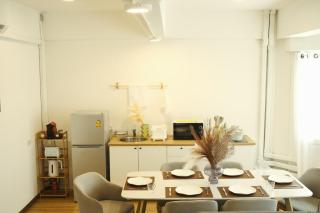 2BR Stylist Rare Find China Town - 3