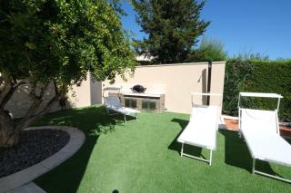 very beautiful villa with private pool in the luberon enjoying a magnificent view of the durance valley, located in puget – 10 people. - Puget - 4
