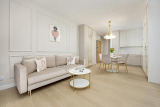 Stylish Apartment with Balcony 7th Floor by Noclegi Renters - Varsavia - 0