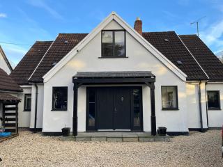 8-10 Bed, Spacious House - Cheltenham - 0