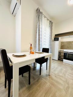 Queen of the Beach - 5