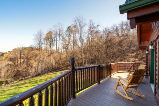 Wayward Travelers Lodge HotTub Theater Arcade MORE - Sevierville - 4