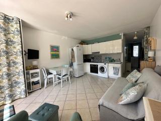 HYEBOUG Appartement pour 4 personnes dans résidence avec piscine situé sur le port d'Hyères - Hyères - 8
