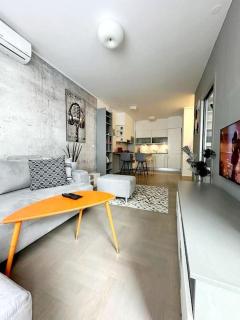 Urban Oasis: Stylish Retreat - 8
