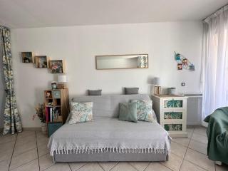 HYEBOUG Appartement pour 4 personnes dans résidence avec piscine situé sur le port d'Hyères - Hyères - 1
