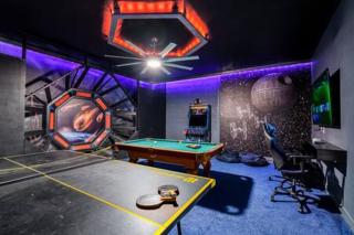 Retreat w pool hot tub & Star Wars game room - 9