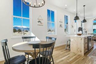 Alpine Estate 3 Kitchens & Mountain Views - 9