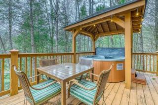 Rustic Cabin with Hot Tub, Large Deck & Game Room Two King Suites and Loft Game Room Bunks, 10 Mins to Gatlinburg, 20 Mins to Parkway Great for Families, 24 Hr Hospitality, Dog Friendly - 4