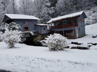 Waterwheel Cabin by the Creek - Murphy - 4