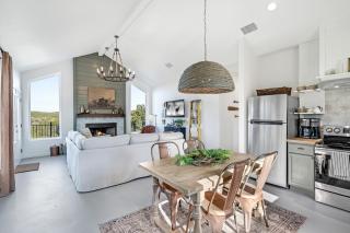 Gorgeous Home with Hot Tub 5min from the River - New Braunfels - 6