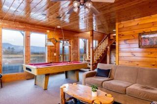 Dog Friendly Cabin, Hot Tub, 10 Mins to Dollywood , 3 Decks with Views, Sleeps 10, Near Parkway and Smoky Mountains, Cozy Living Space, 24H Support - 7