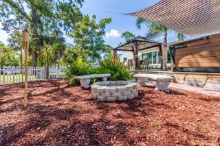 Tranquil Lakeside Haven - Naples - 6