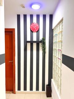 Relaxing Closed Partition Room in Tecom Near Metro - 2