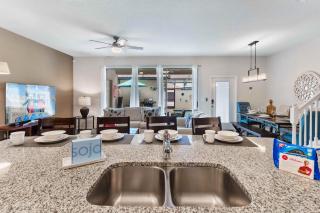 Townhome with Private Pool, BBQ & FREE Waterpark - Kissimmee - 1