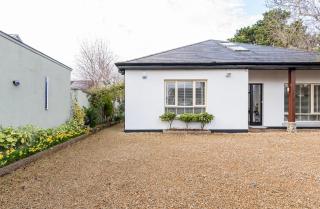 Double bedroom with private toilet and shower, easy to city center - 9