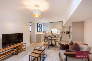 Modern 3 Bedroom Apartment - Wokingham - 0
