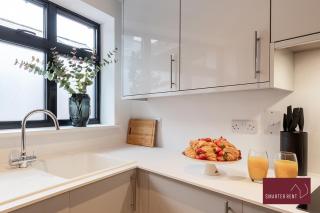 Modern 3 Bedroom Apartment - Wokingham - 4