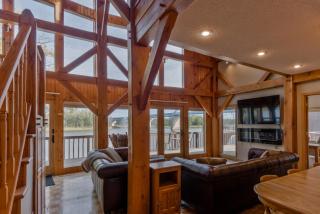 Custom Waterfront Lodge, 4 bed, 4 Bath, Sleeps 12! - 7