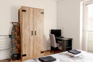 City Center Apartment - 4 Balconies - Walk to Macedonia Square - 1