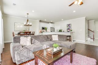 Spacious Grand Prairie Home with Fenced Yard and Patio - Grand Prairie - 6