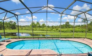 Serene 4-Bedroom Lakeview Retreat with South-Facing Pool & Sun-Drenched Outdoor Living - Orlando - 4