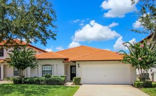 Serene 4-Bedroom Lakeview Retreat with South-Facing Pool & Sun-Drenched Outdoor Living - Orlando - 3