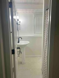 2023 Remodeled 4bed/2bath Home! - Gansevoort - 8