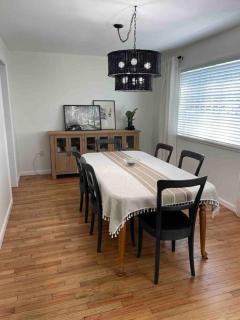 2023 Remodeled 4bed/2bath Home! - Gansevoort - 1