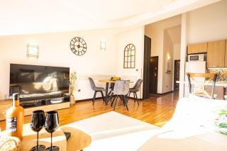 Sunny Portside Apartment - 6