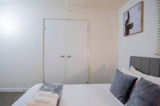 3BR CozySuites at The Block Pool Table and Arcade - Indianápolis - 4