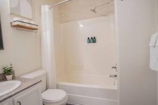 3BR CozySuites at The Block Pool Table and Arcade - Indianápolis - 3