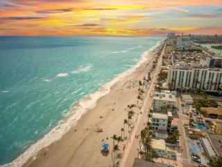 Beach Paradise, Family - Friendly, Free Parking - Hollywood - 0