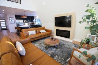 High End A-Frame - Hot Tub - Awesome Views - Yosemite - Electric Vehicle Friendly - Sleeps 10 - Oakhurst - 1