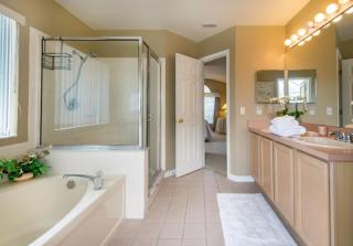 Executive waterfront 4 bed 3 bath, south facing with private pool and lanai. - Davenport - 1
