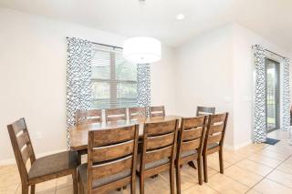 Utopia - 5 Bedroom Bright and Cheerful Home - Kissimmee - 2