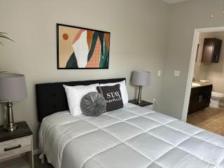 Trendy, upscale apartment! - Houston - 9