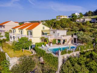Family friendly apartments with a swimming pool Mastrinka, Ciovo - 22372 - Trogir - 0