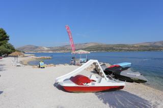 Family friendly apartments with a swimming pool Mastrinka, Ciovo - 22372 - Trogir - 5