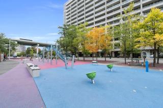 Spacious 2BR - Pool Gym Sauna Hot Tub Free Parking - 9