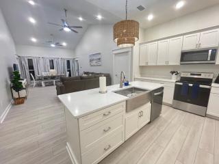 Emerald Coast Retreat 2 4person golf carts large swim spa included - 5