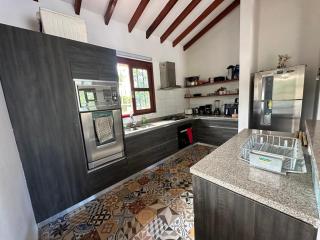 Hermosa Finca Vacacional con Piscina y Lago - Montenegro - 5