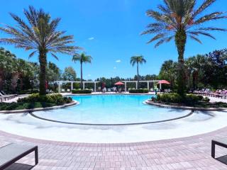 Spacious and Relaxing Home with South Facing Pool home - 8