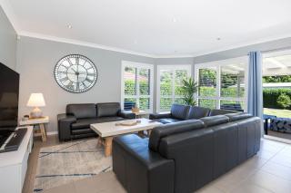 Bluewater Jervis Bay - Pet Friendly Luxury with Spa - 5 Mins Walk to Beach - 8