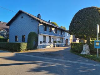 Haus Päsch nahe See mit beheiztem Whirlpool/Sauna - Bütgenbach - 0